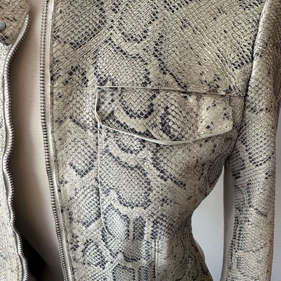 Elie Tahari Gwen Snake Suede Front Jacket Size Medium - Picture 2 of 16